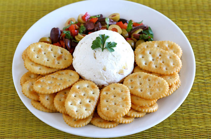 Feta-cheese-snowball-with-olive-relish